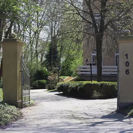 Nesthaekchen-erholung In Historischer An Der Nordsee Dornum